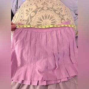 ALO Yoga - Varsity Tennis Skirt - Lilac pink